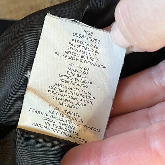 Caractere Black Blazer Fitted Lined Size 42/8 Wool Blend 3 Button Office Work - Picture 9 of 9